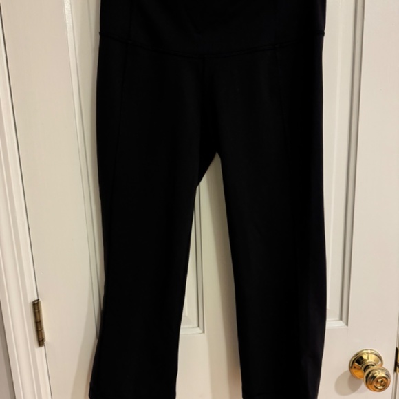 Lululemon crop split back black leggings size 8 - Picture 3 of 6